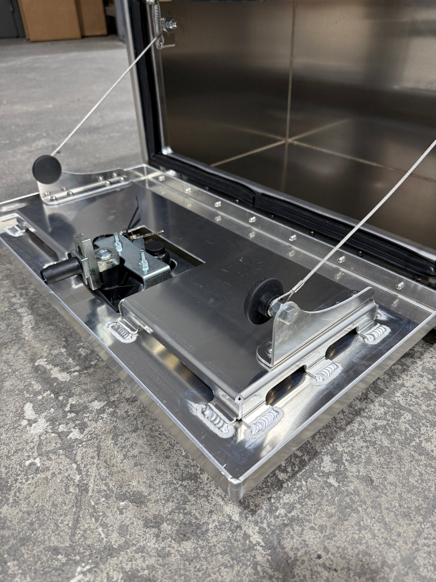 Boyd 2916 SERIES 24 x 16 x 14 ALUMINUM SIDE MOUNT BOX