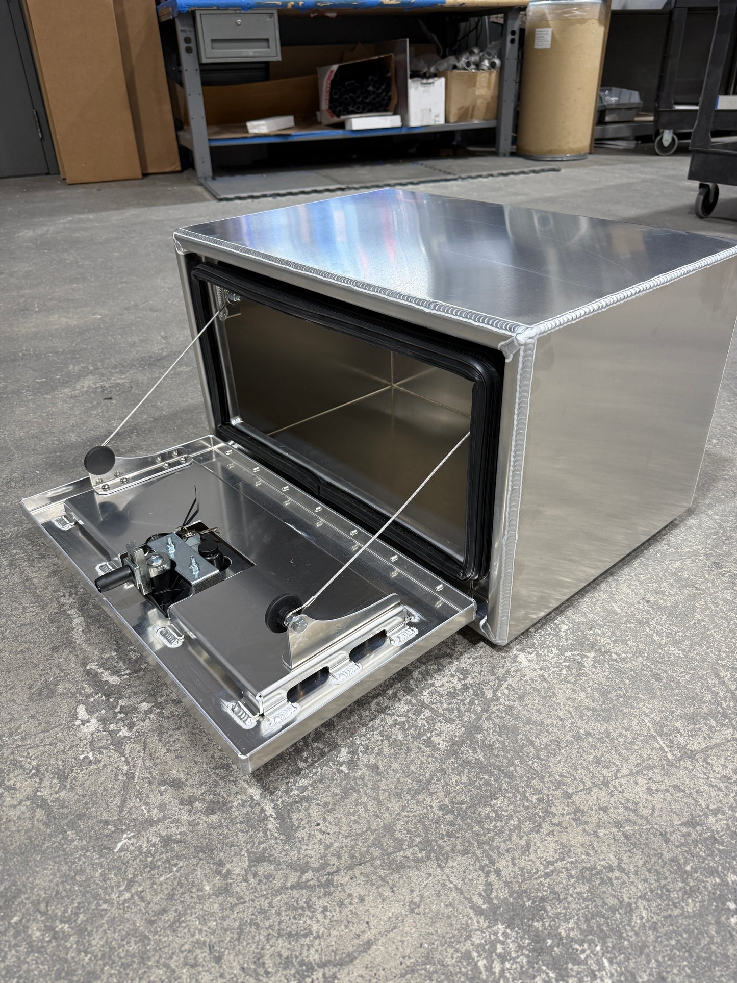 Boyd 2916 SERIES 24 x 16 x 14 ALUMINUM SIDE MOUNT BOX