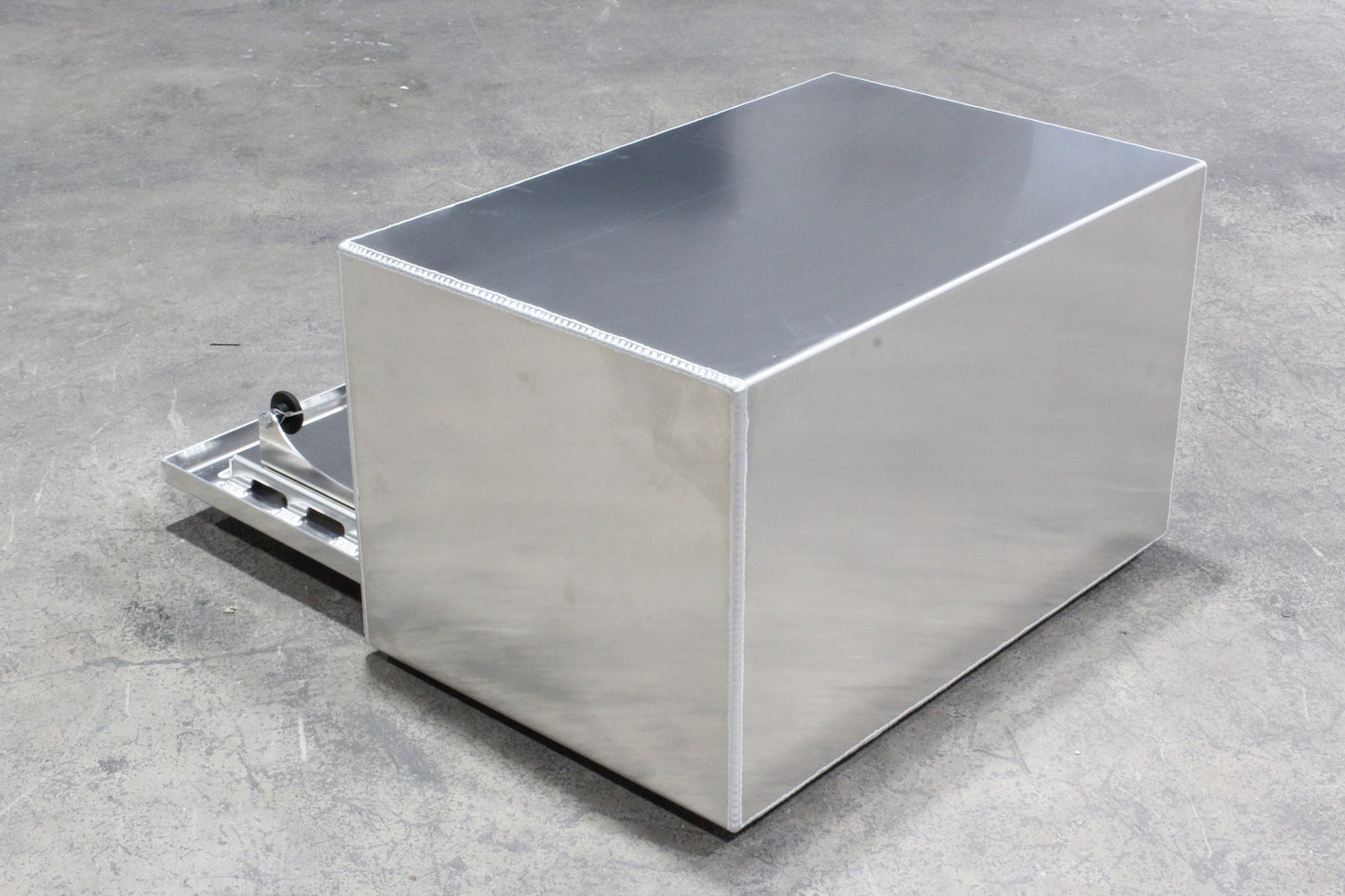 Boyd 2916 SERIES 24 x 16 x 14 ALUMINUM SIDE MOUNT BOX