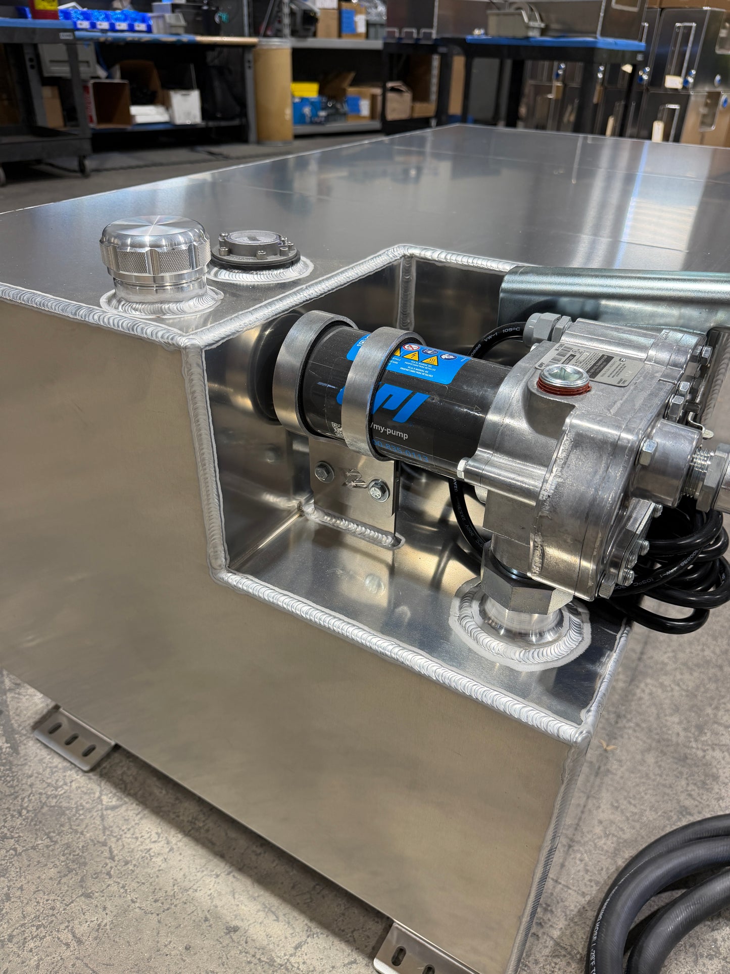 100 Gallon 47.5x26x24 Service Body Aluminum Tank W GPI 15GPM Pump Included