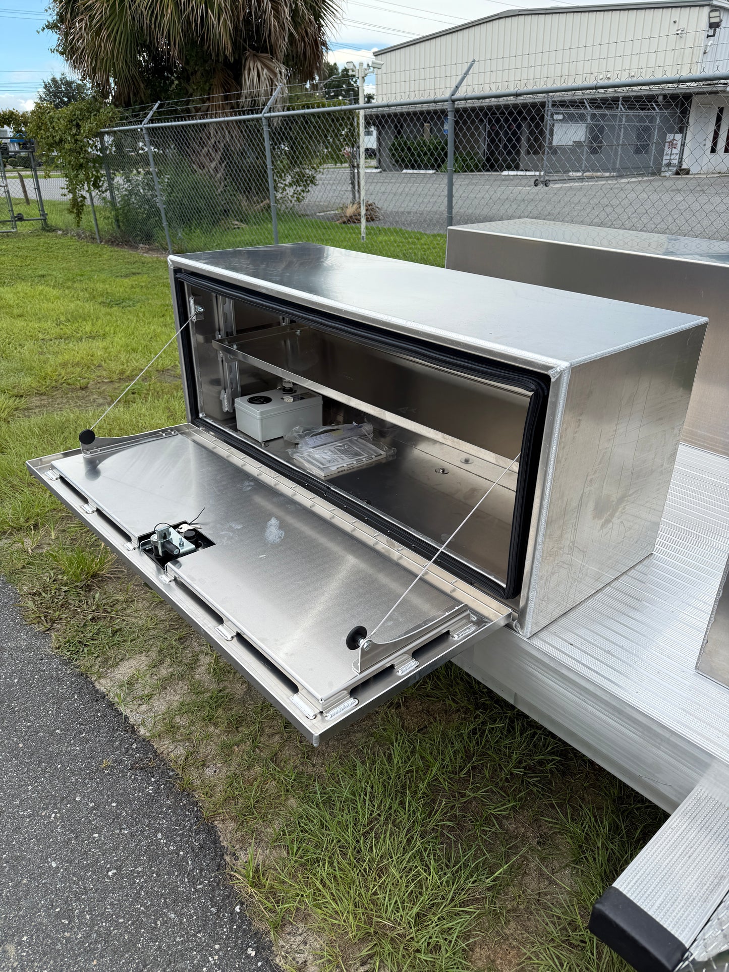 Boyd 2918 SERIES 48 X 18 X 20 ALUMINUM SIDE MOUNT TRUCK BOX